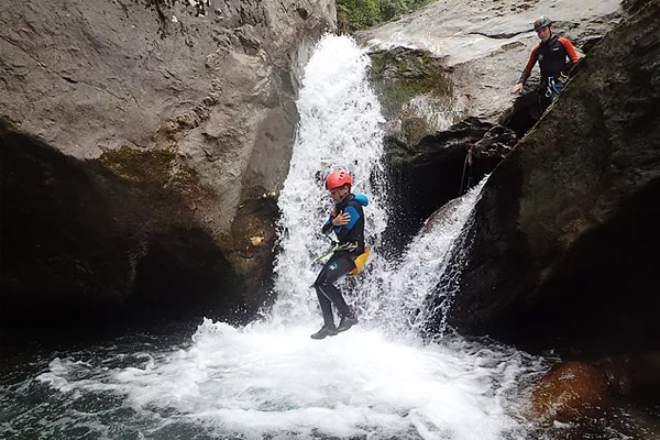 CANYONING